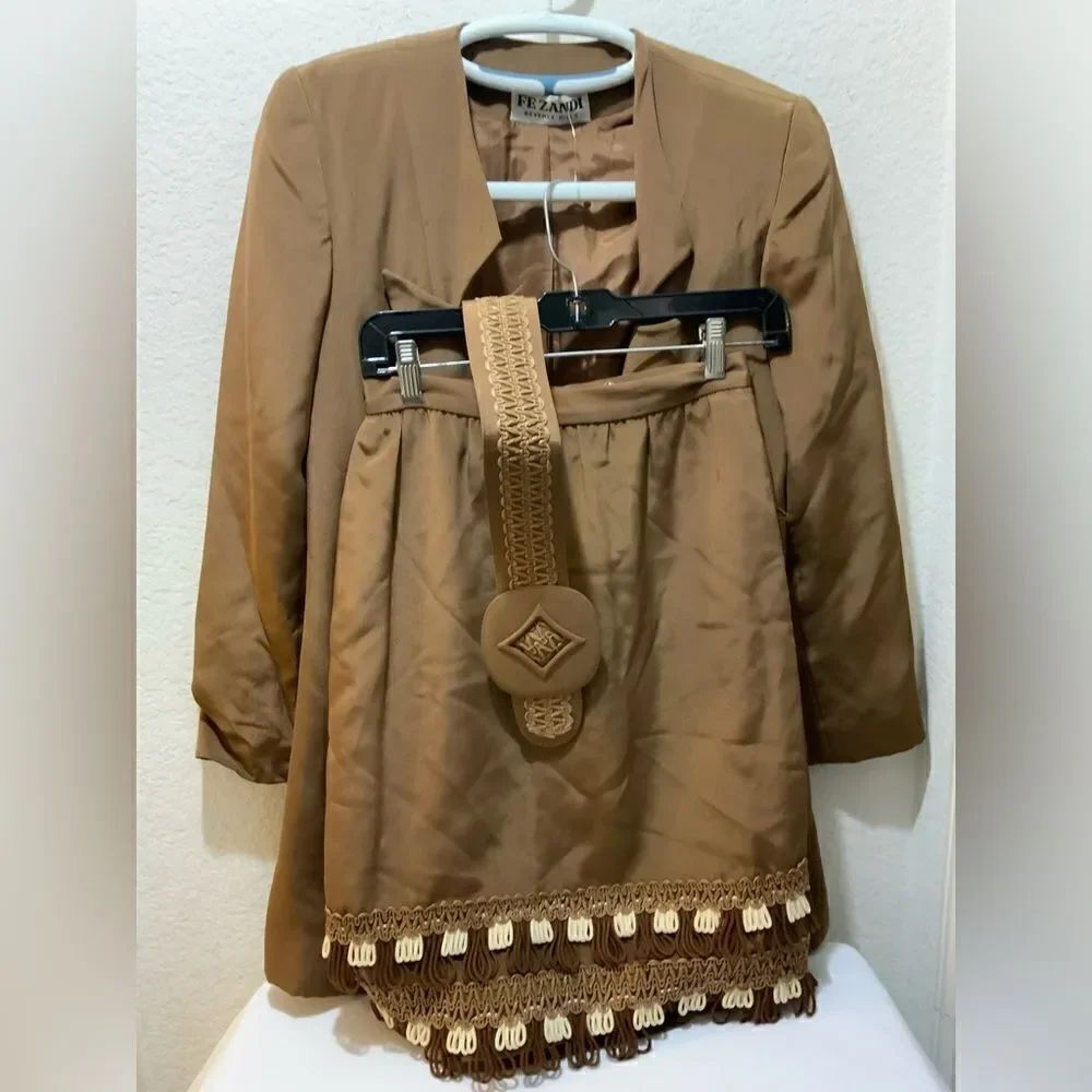 fezandi beverly hills suit gold buttons accents with assorted belt 4 H6